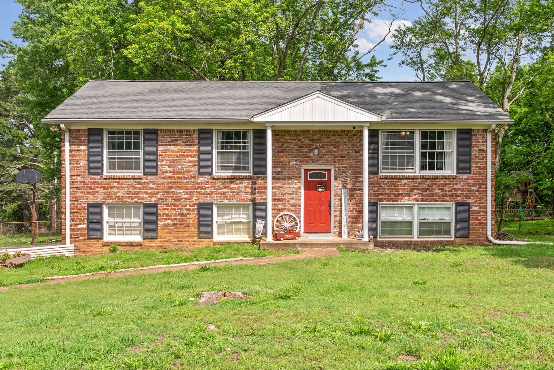 212 Slayden Cir, Clarksville, TN 37040 Main Photo