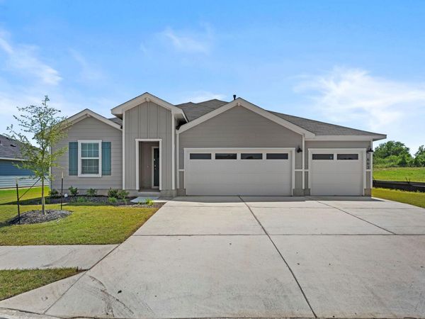 663 Ebbsfleet DR , Uhland, TX 78640
