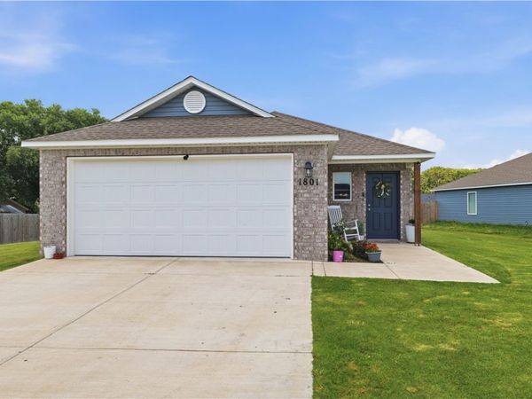 1801 E Annette Drive , Siloam Springs, AR 72761