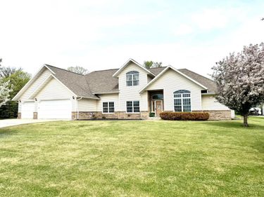 901 6th Street SW, Roseau, MN 56751