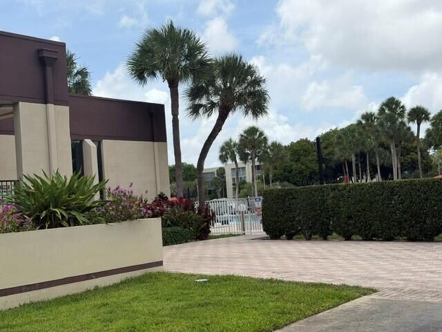 3341 NW 47th Terrace, Unit 408, Lauderdale Lakes, FL 33319 Photo