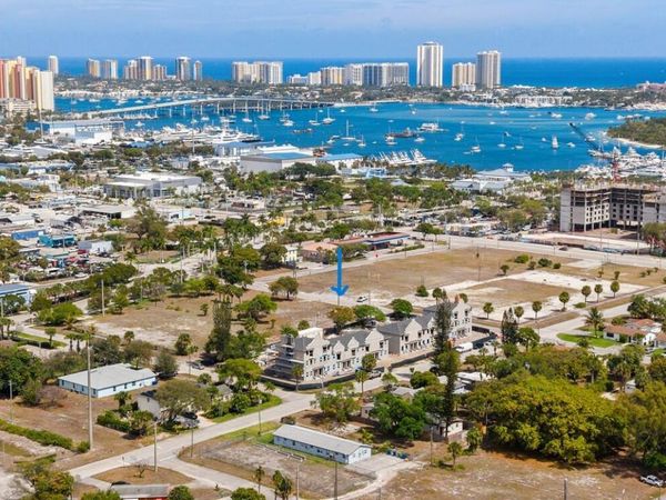 132 W 11th Street, Riviera Beach, FL 33404