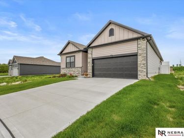 10414 S 209 Street, Gretna, NE 68028
