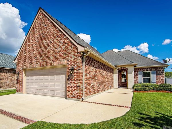 204 Abby Lake Drive, Thibodaux, LA 70301