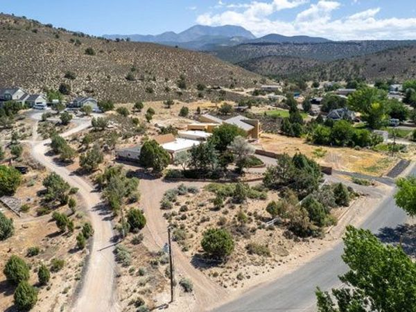 1122 W DIAMOND VALLEY DR, St. George, UT 84770