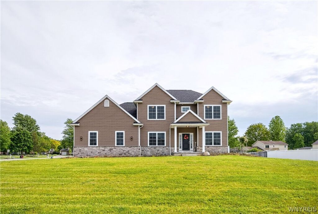 4 Wentworth Drive, Orchard Park, NY 14127 Main Photo
