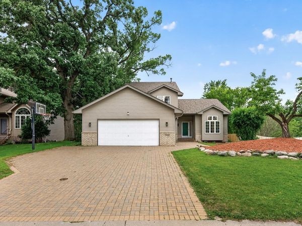 7001 46th Street N, Oakdale, MN 55128