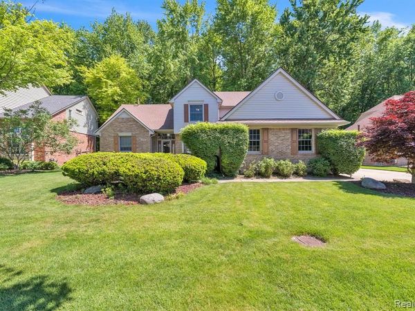 43746 Via Antonio Drive, Sterling Heights, MI 48314