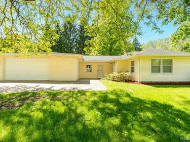 426 Driftwood Avenue , Rochester Hills, MI 48307