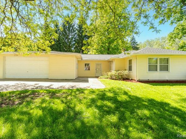 426 Driftwood Avenue , Rochester Hills, MI 48307