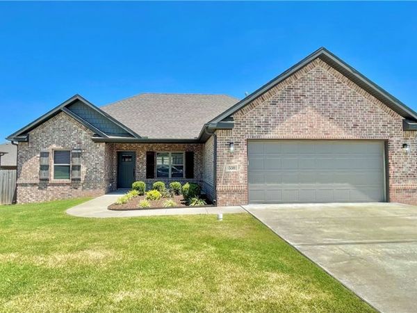 530 Captain Hopkins Street , Prairie Grove, AR 72753