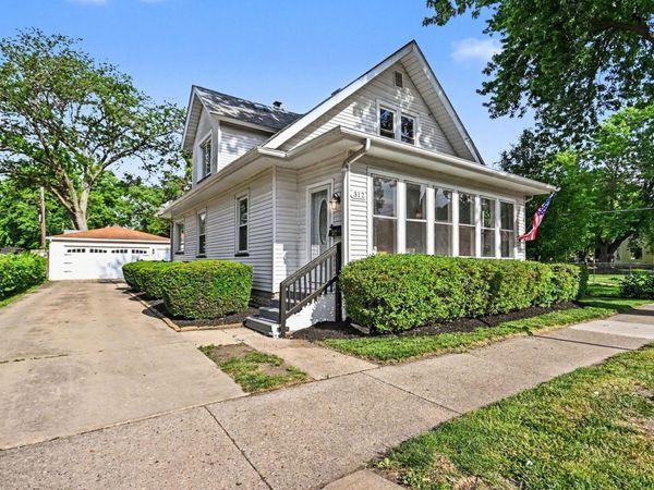 312 N Locust Street , Aurora, IL 60506