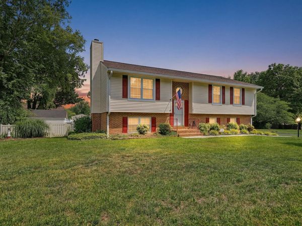 1040 Barrens Village CT , Roanoke, VA 24019