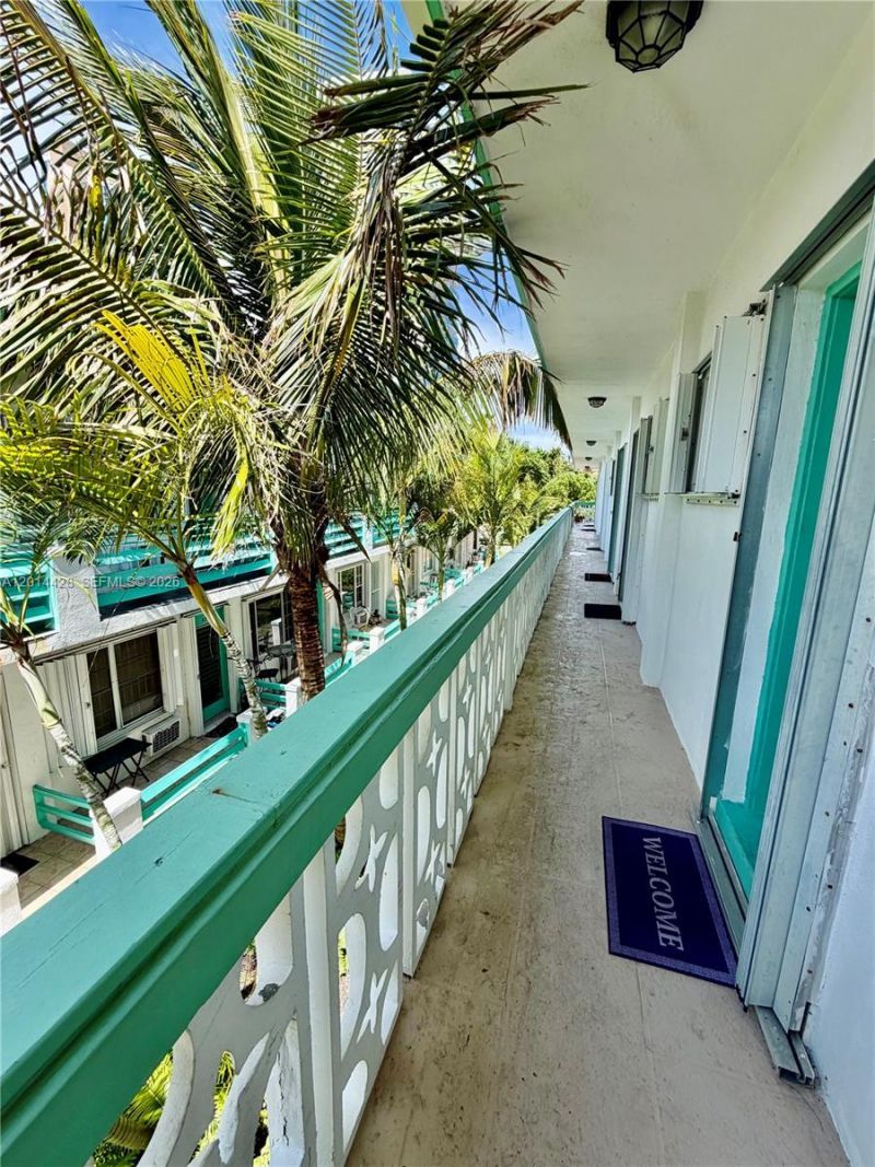 6490 Collins Ave , Unit 14, Miami Beach, FL 33141 Photo