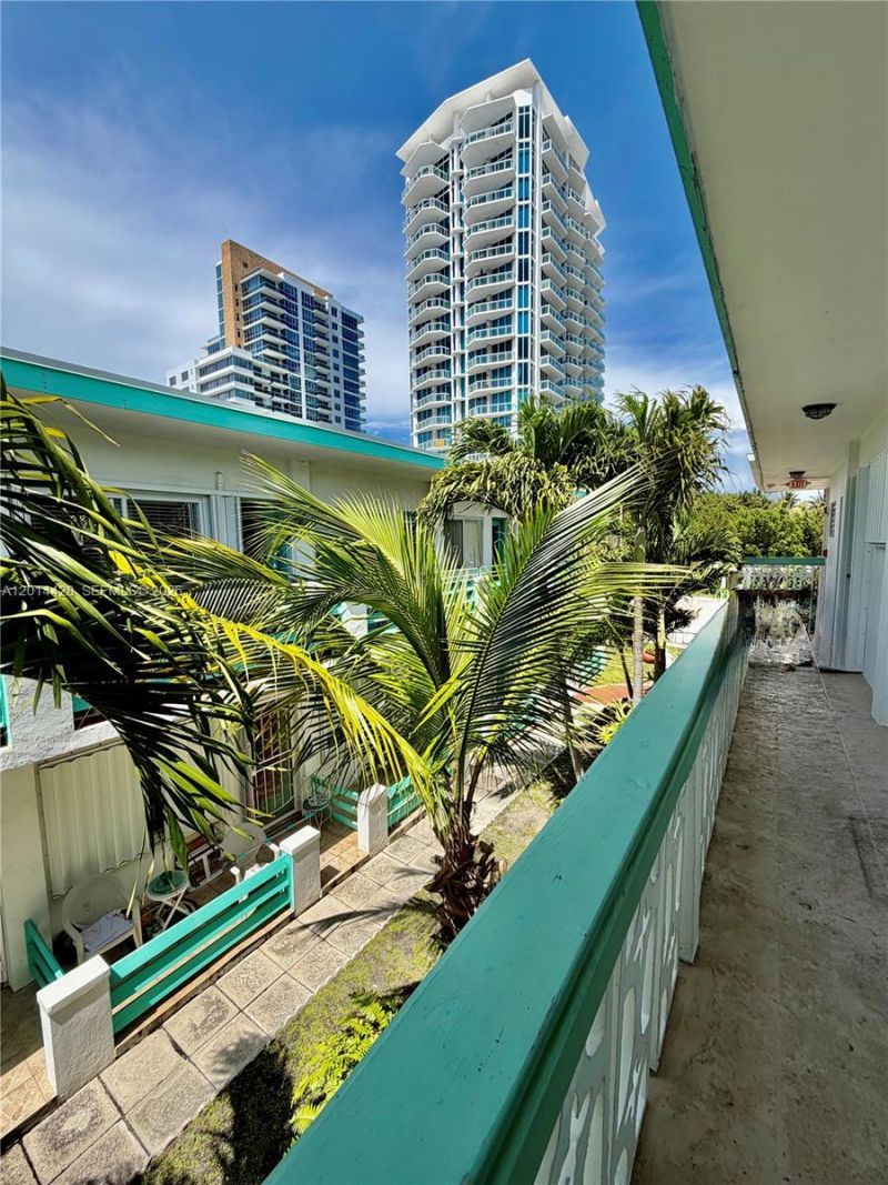 6490 Collins Ave , Unit 14, Miami Beach, FL 33141 Photo