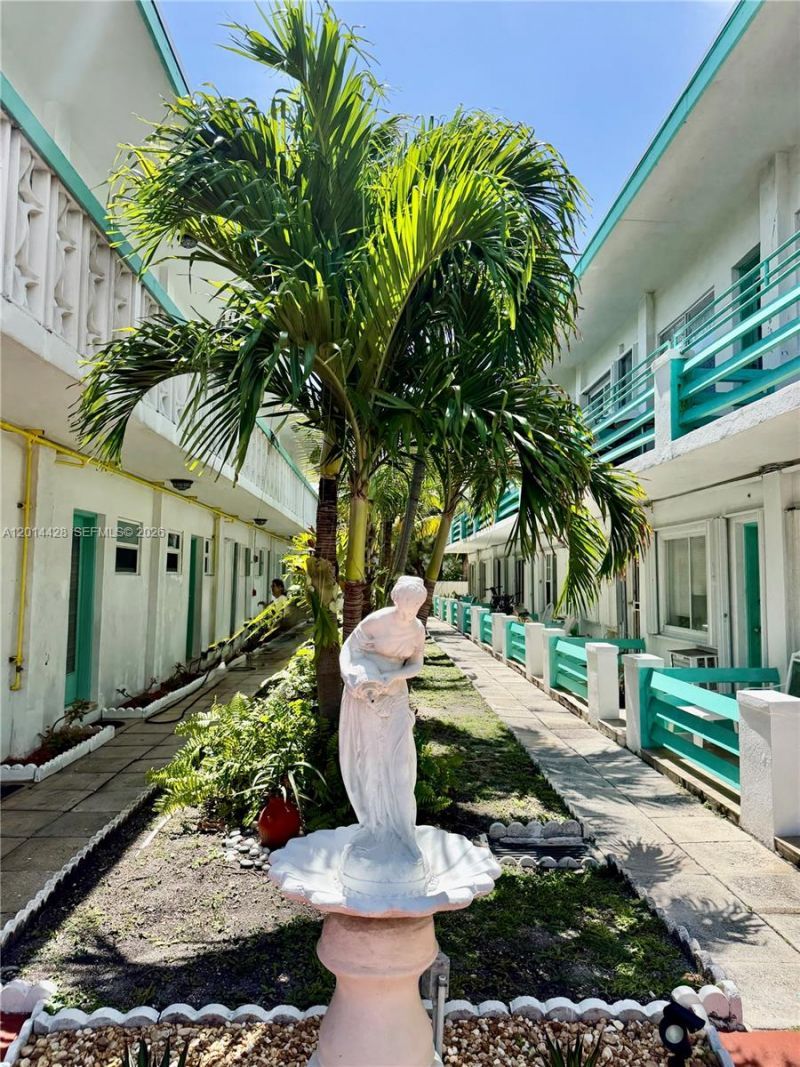 6490 Collins Ave , Unit 14, Miami Beach, FL 33141 Photo
