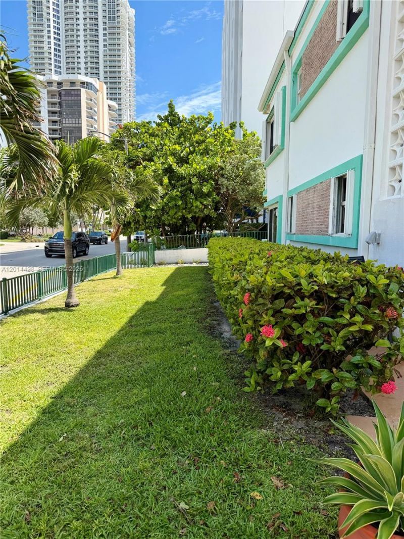 6490 Collins Ave , Unit 14, Miami Beach, FL 33141 Photo