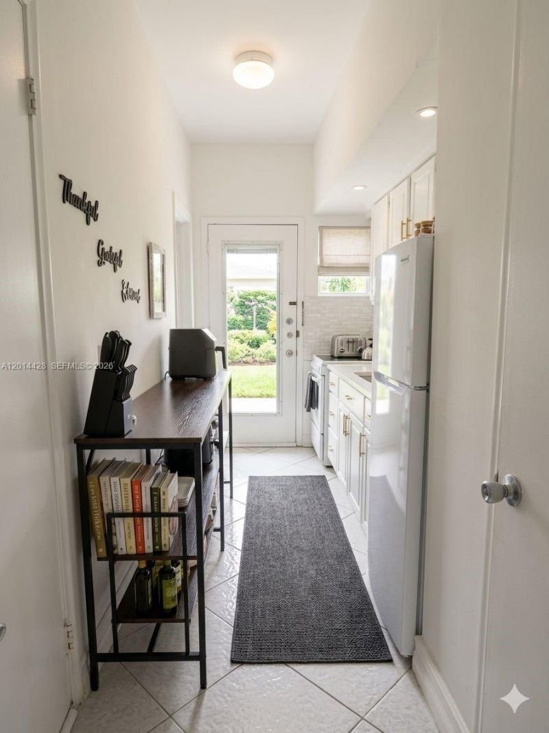 6490 Collins Ave , Unit 14, Miami Beach, FL 33141 Photo