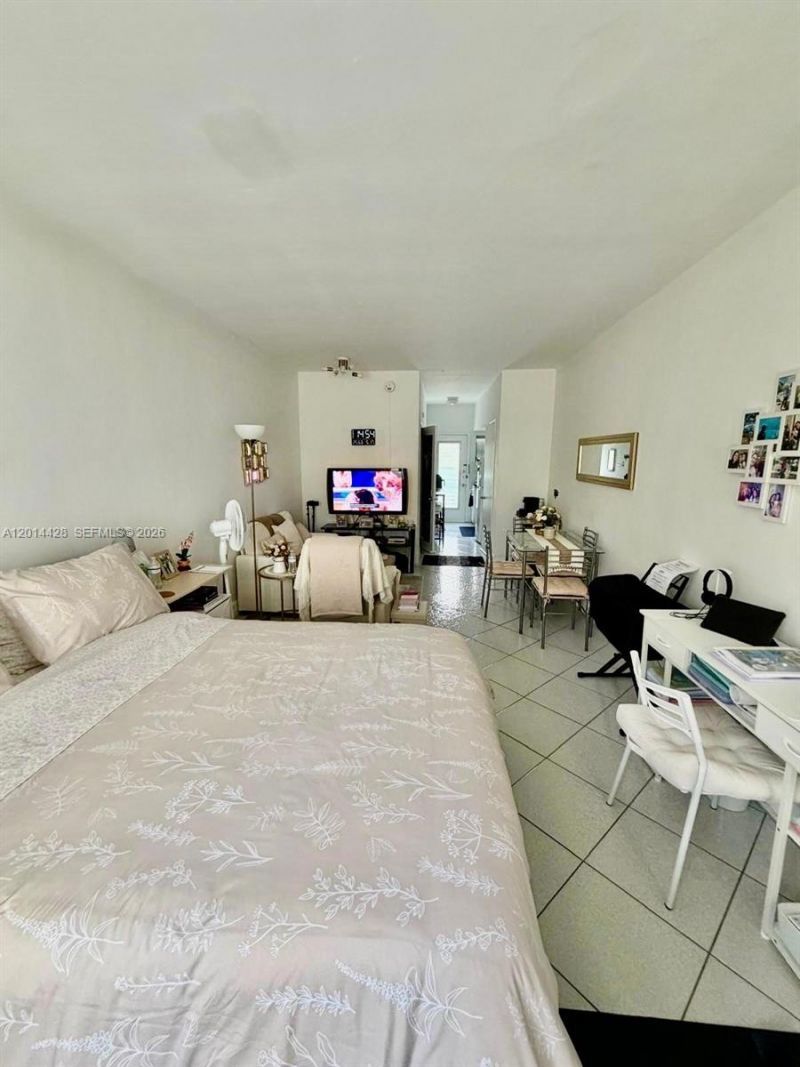 6490 Collins Ave , Unit 14, Miami Beach, FL 33141 Photo