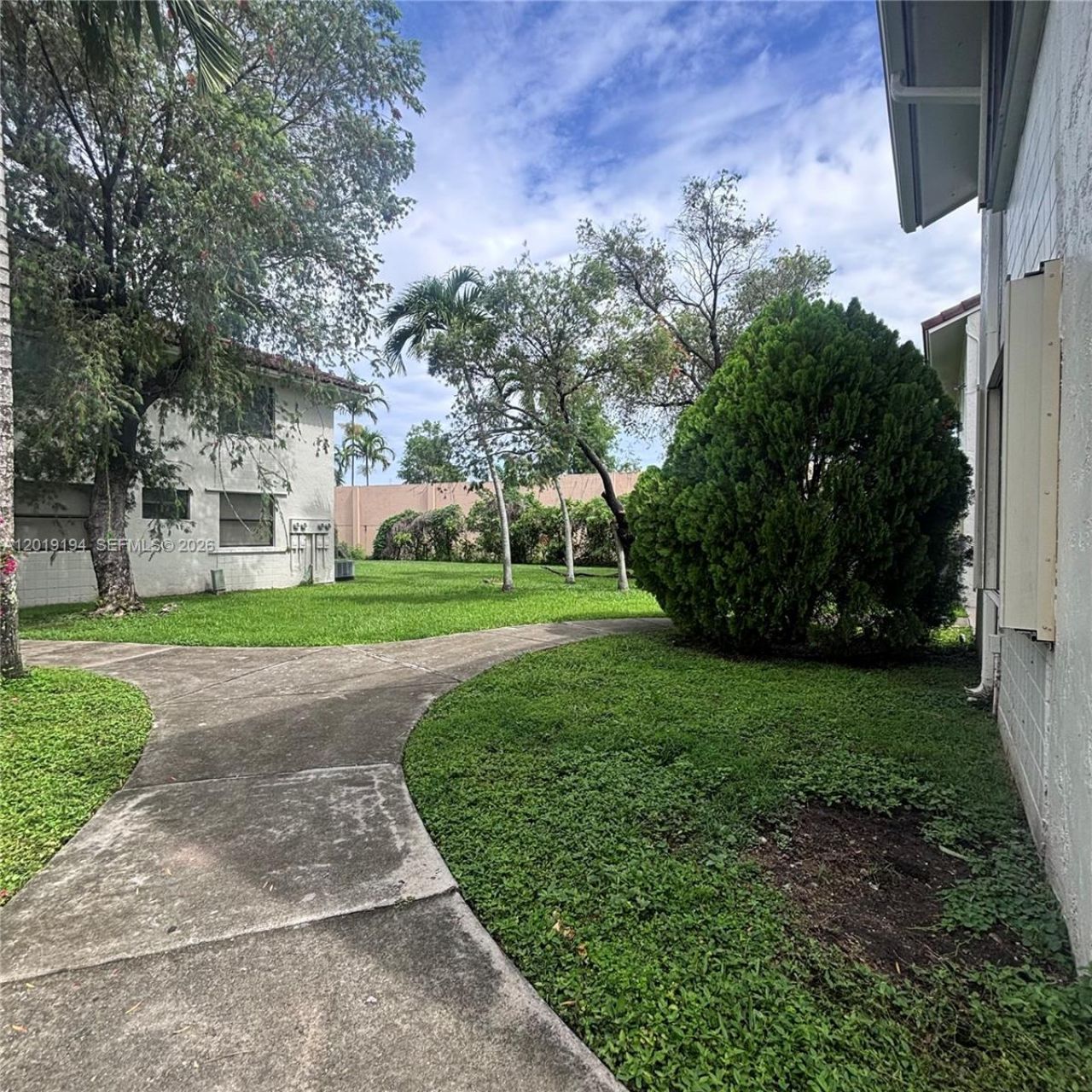 Please Call For Address, Unit 23-17, Miami, FL 33172 Photo