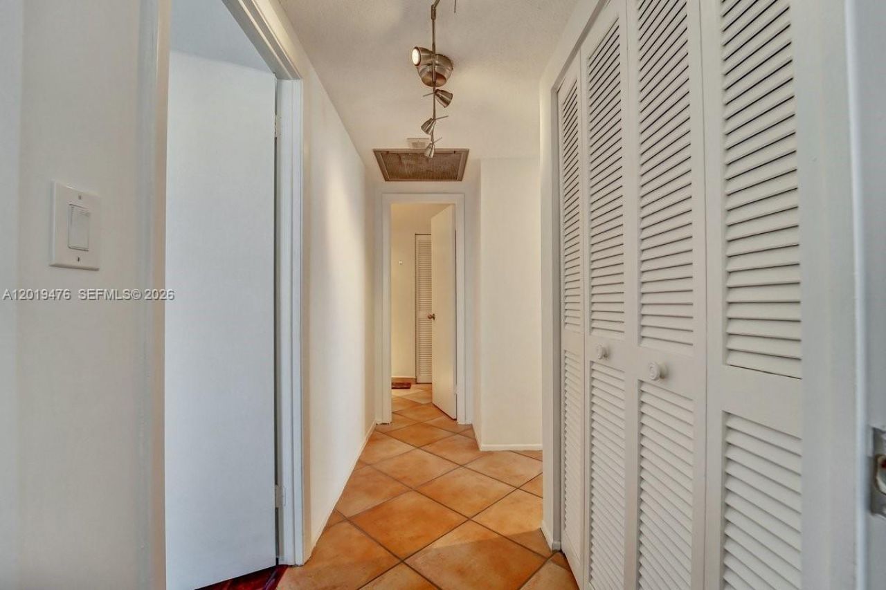 1965 S Ocean Dr , Unit 4G, Hallandale Beach, FL 33009 Photo