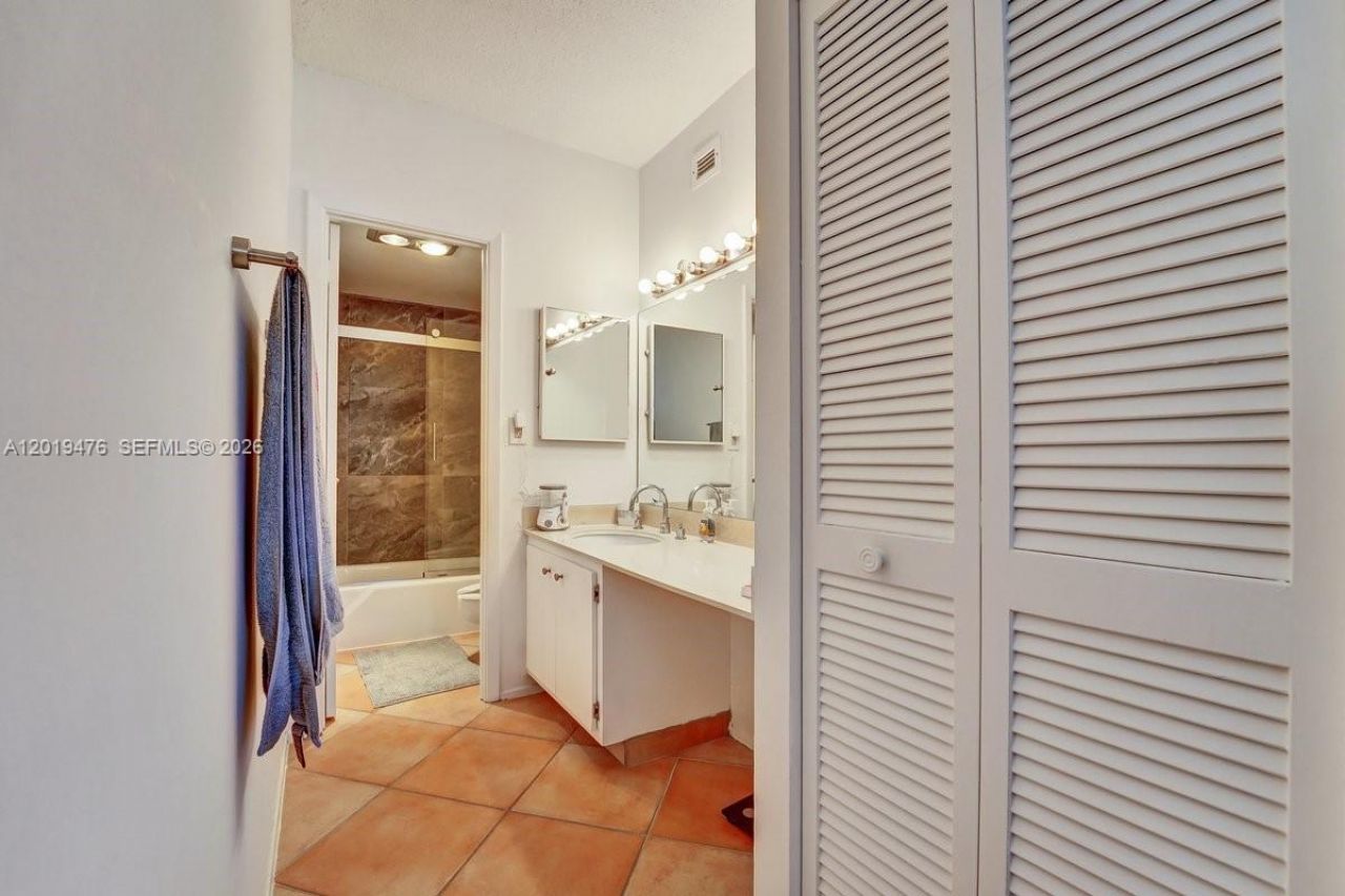 1965 S Ocean Dr , Unit 4G, Hallandale Beach, FL 33009 Photo