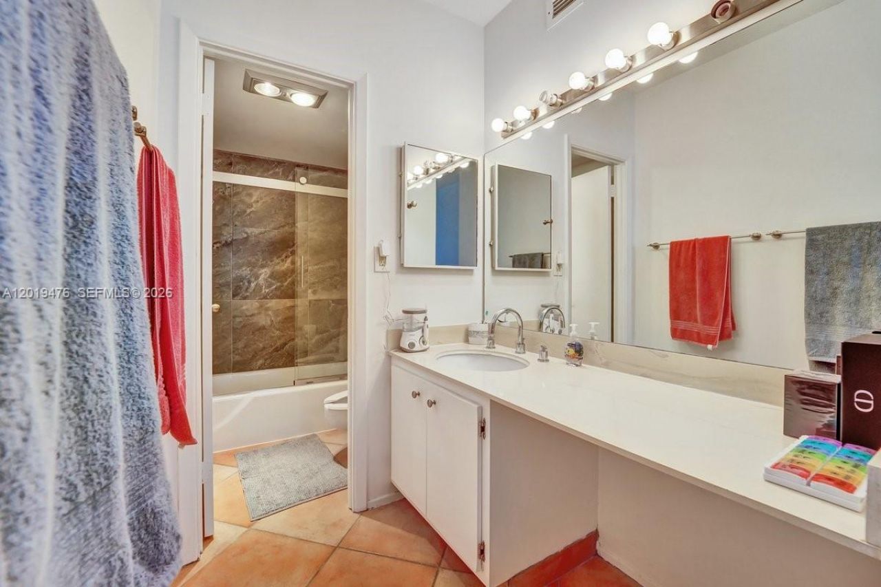 1965 S Ocean Dr , Unit 4G, Hallandale Beach, FL 33009 Photo