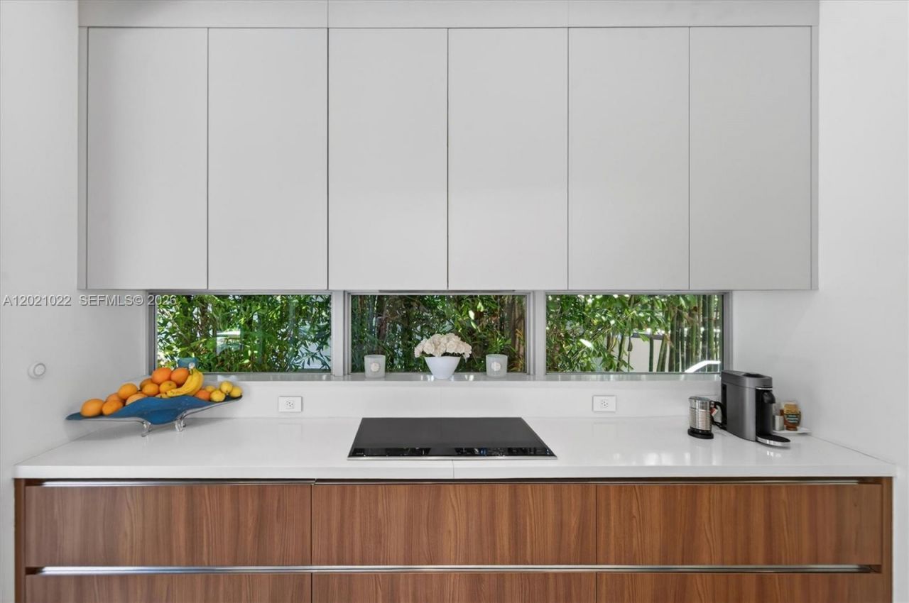 625 Curtiswood Dr, Key Biscayne, FL 33149 Photo