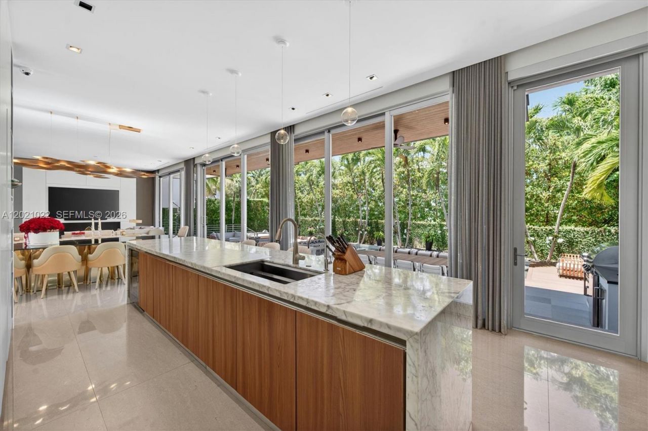 625 Curtiswood Dr, Key Biscayne, FL 33149 Photo