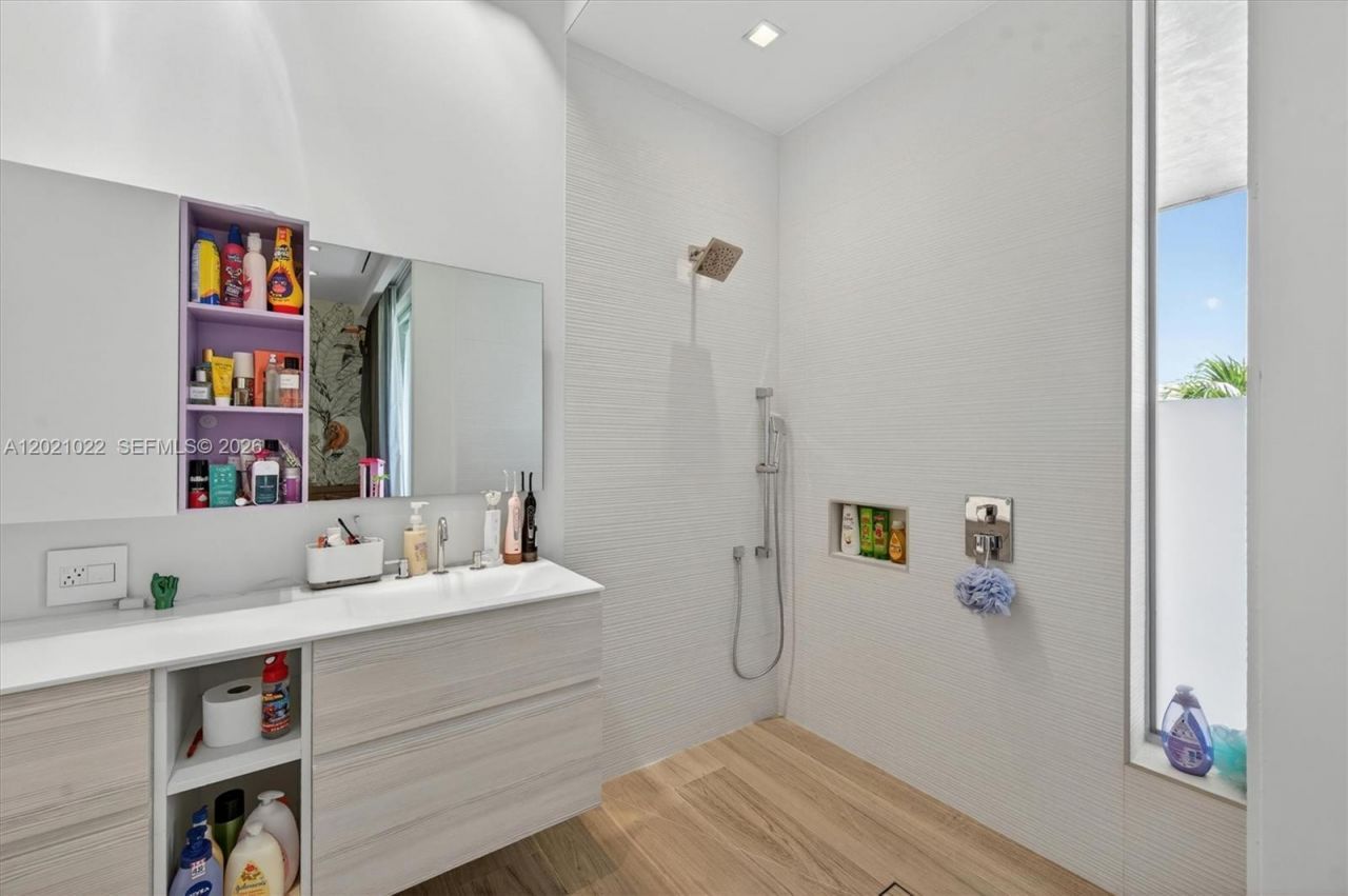 625 Curtiswood Dr, Key Biscayne, FL 33149 Photo