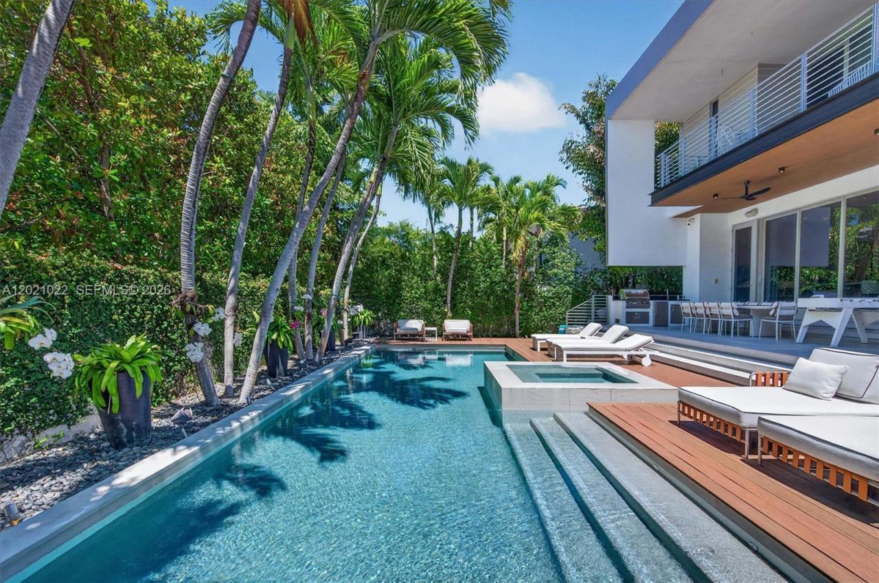 625 Curtiswood Dr, Key Biscayne, FL 33149 Photo