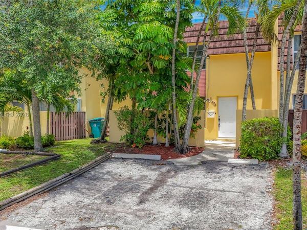 3702 SW 60th Ter, Unit 31, Davie, FL 33314
