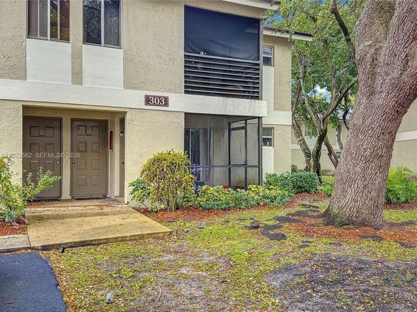 303 Gardens Dr, Unit 206, Pompano Beach, FL 33069
