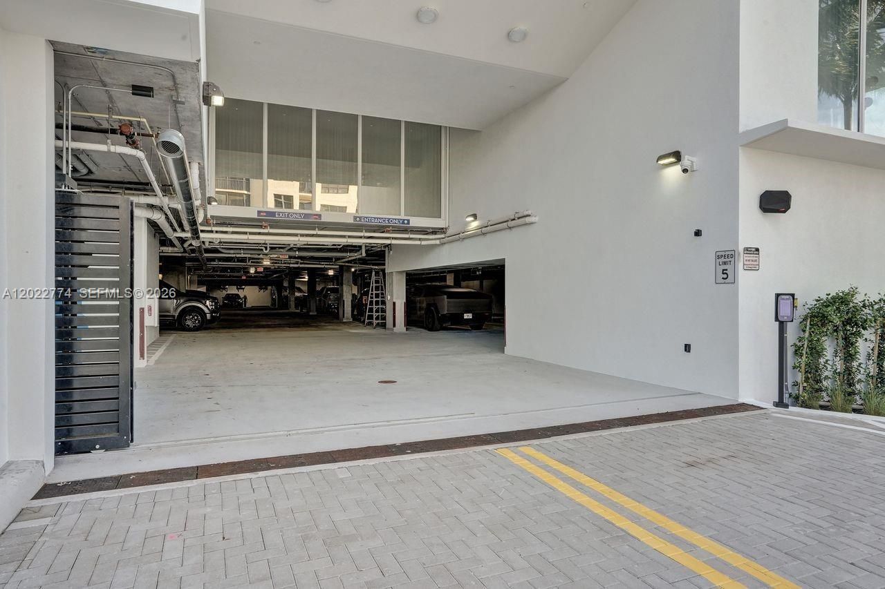 407 N Riverside, Unit 402, Pompano Beach, FL 33062 Photo