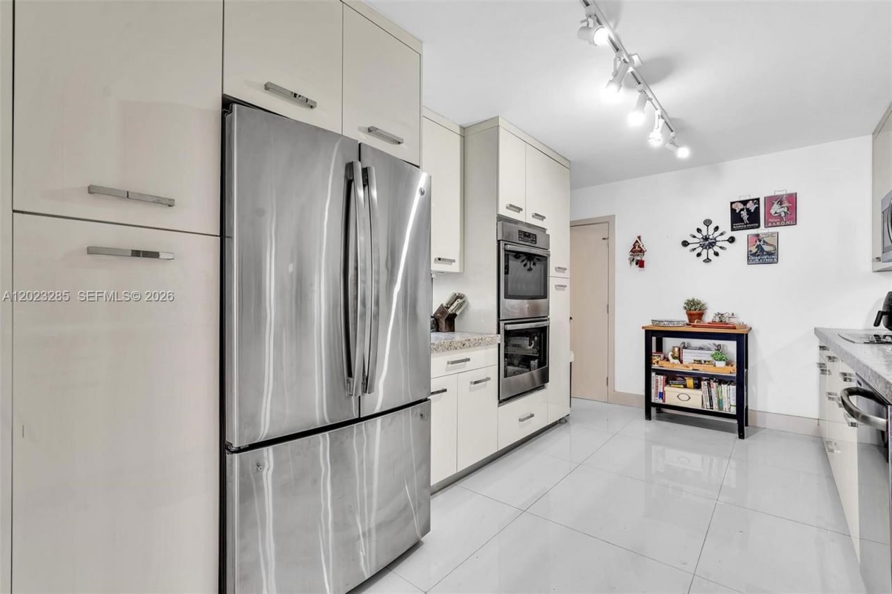 2500 Parkview Dr , Unit 1514, Hallandale Beach, FL 33009 Photo