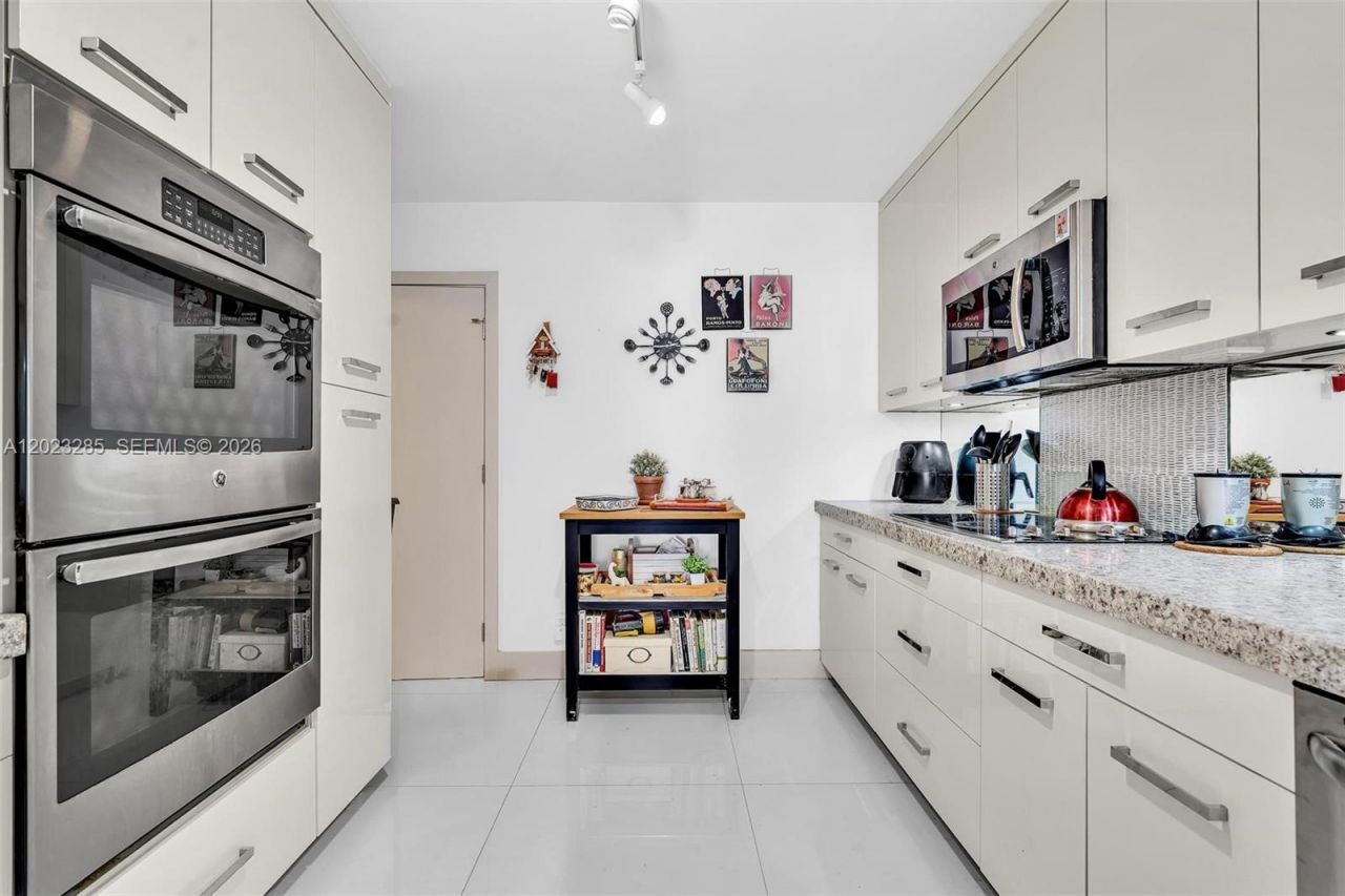 2500 Parkview Dr , Unit 1514, Hallandale Beach, FL 33009 Photo