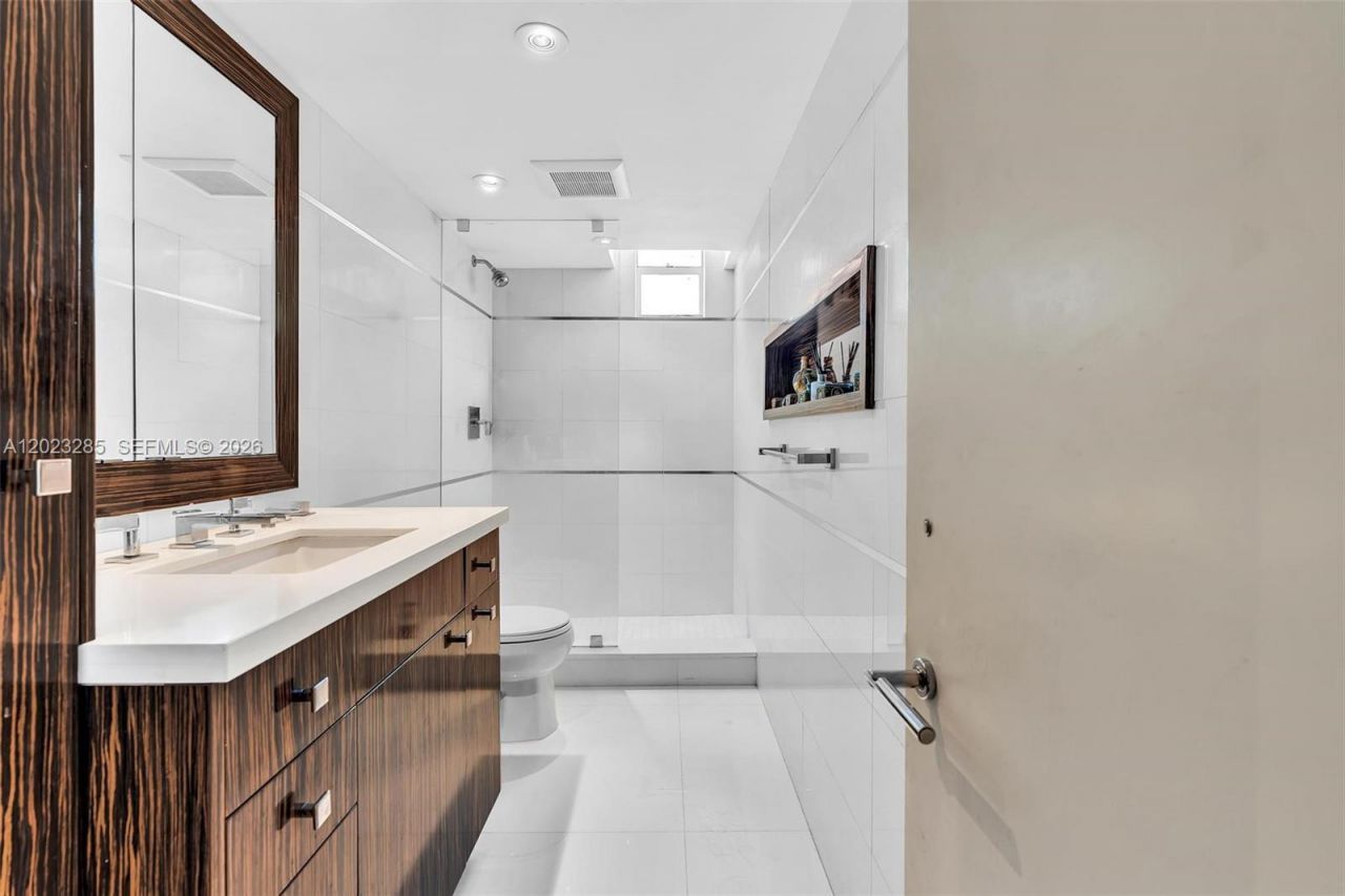 2500 Parkview Dr , Unit 1514, Hallandale Beach, FL 33009 Photo