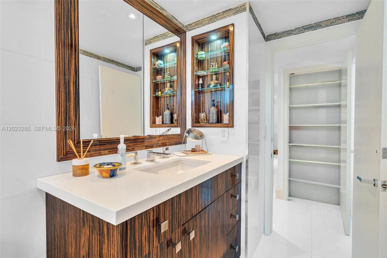 2500 Parkview Dr , Unit 1514, Hallandale Beach, FL 33009 Photo