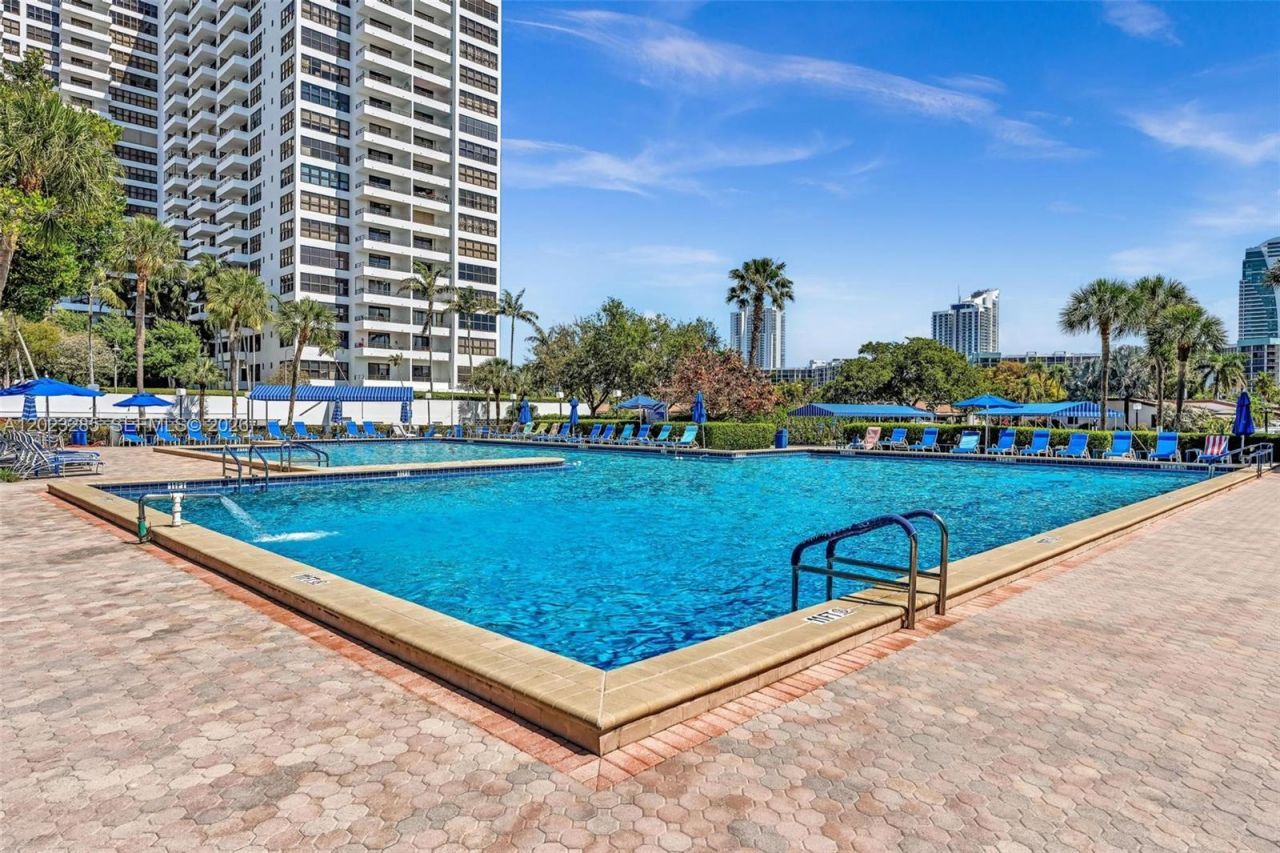 2500 Parkview Dr , Unit 1514, Hallandale Beach, FL 33009 Photo