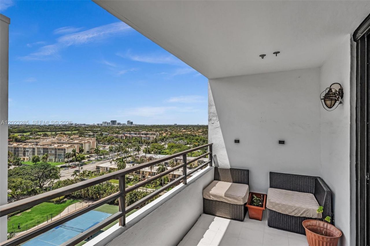 2500 Parkview Dr , Unit 1514, Hallandale Beach, FL 33009 Photo