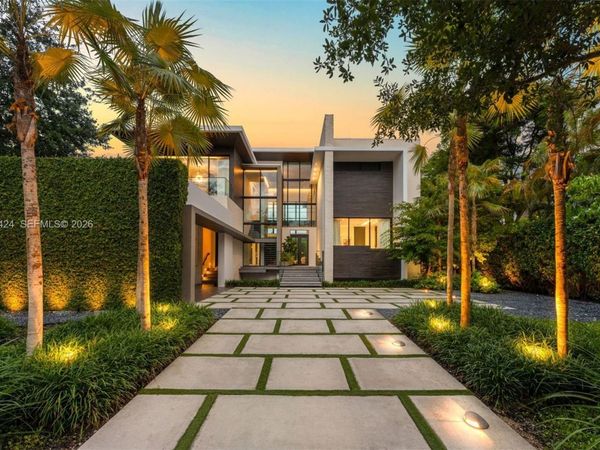 132 Paloma Dr , Coral Gables, FL 33143