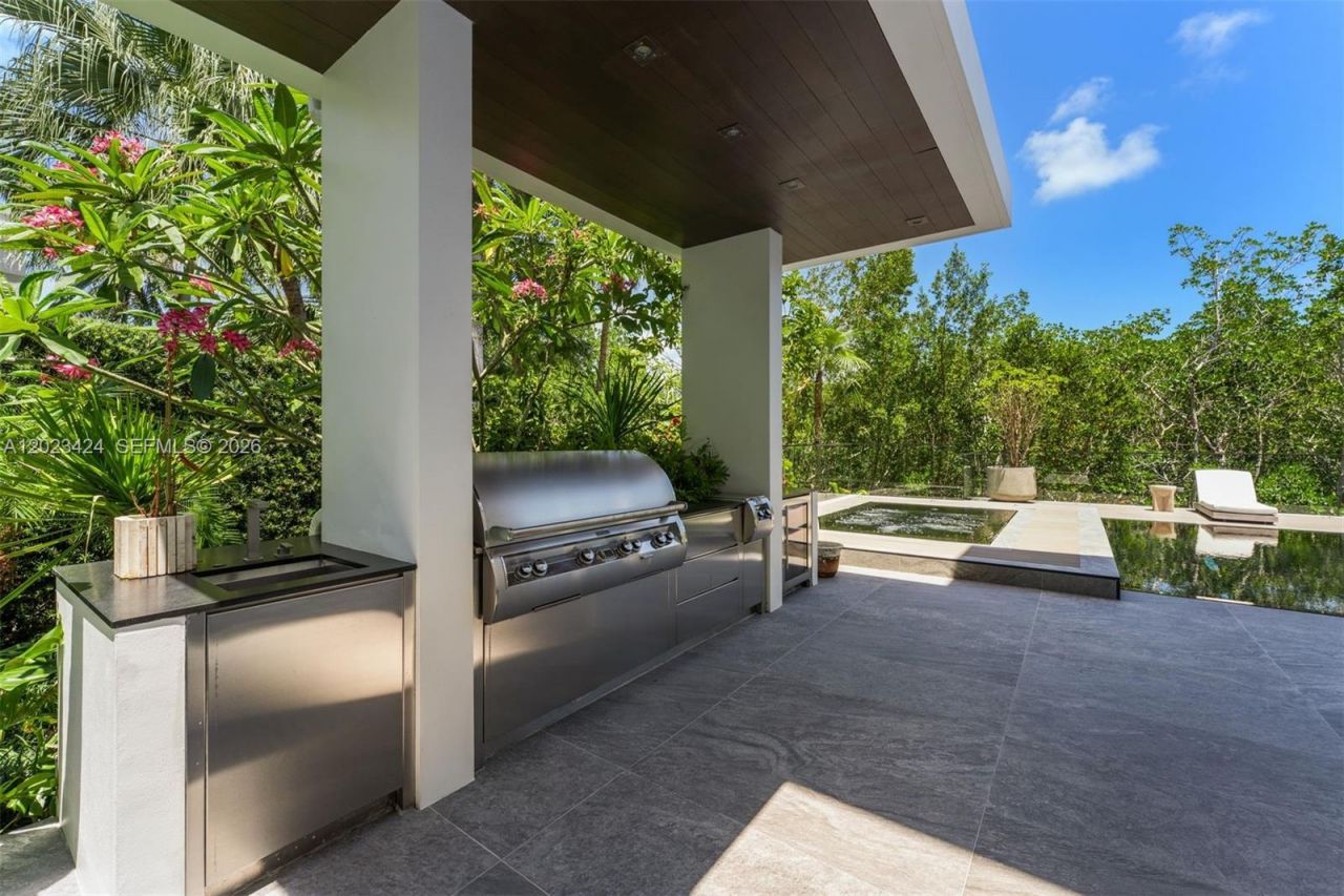 132 Paloma Dr , Coral Gables, FL 33143 Photo