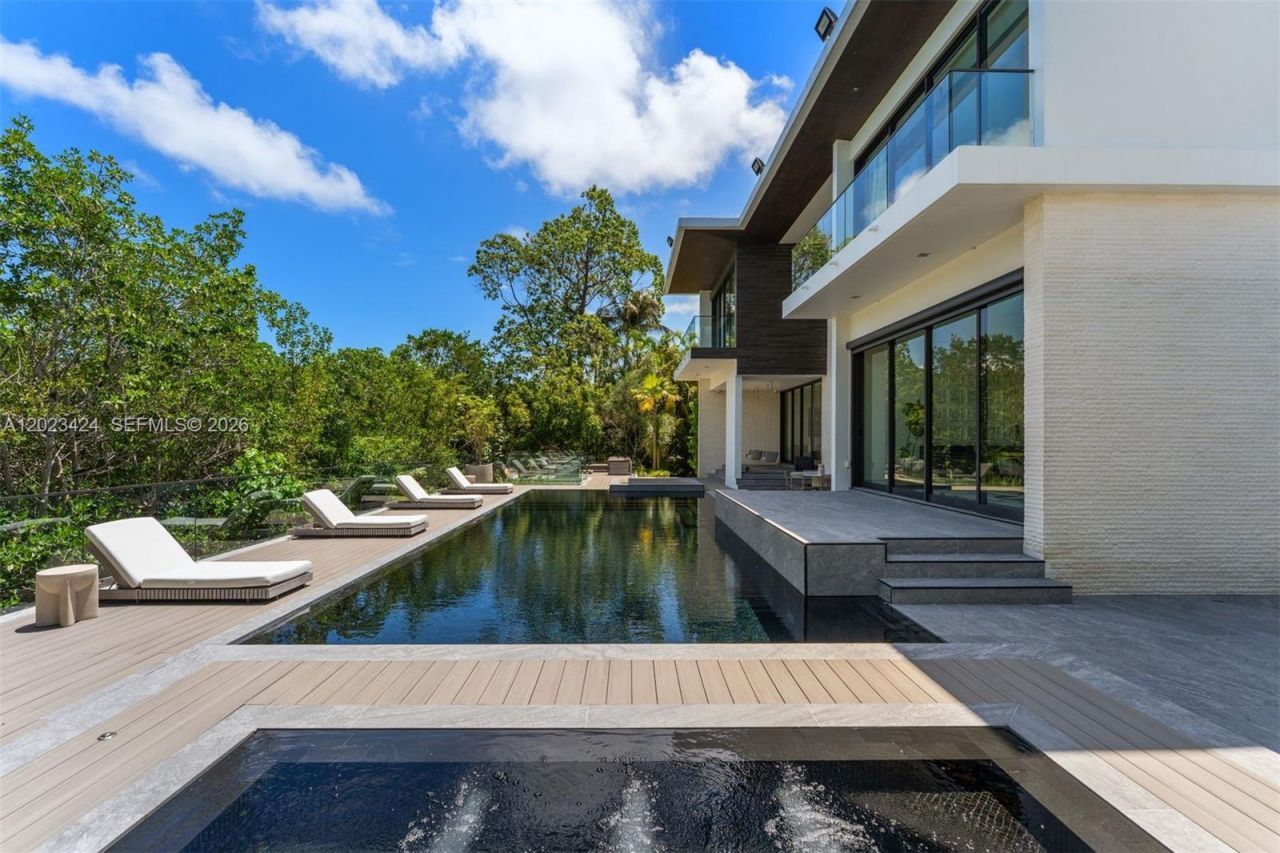 132 Paloma Dr , Coral Gables, FL 33143 Photo