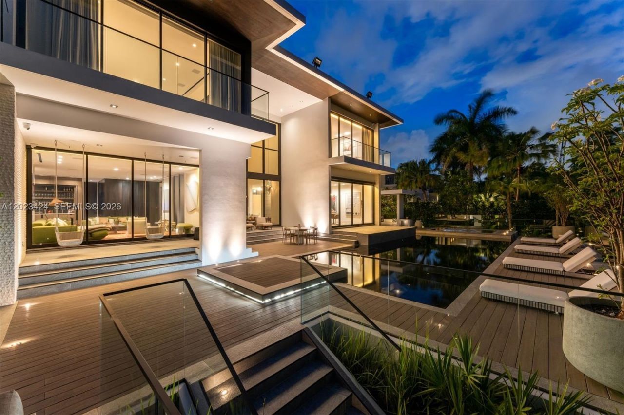 132 Paloma Dr , Coral Gables, FL 33143 Photo
