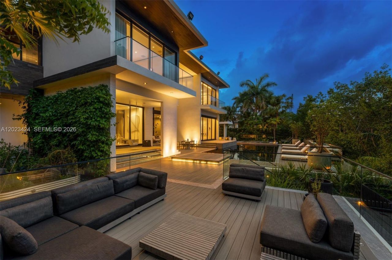 132 Paloma Dr , Coral Gables, FL 33143 Photo