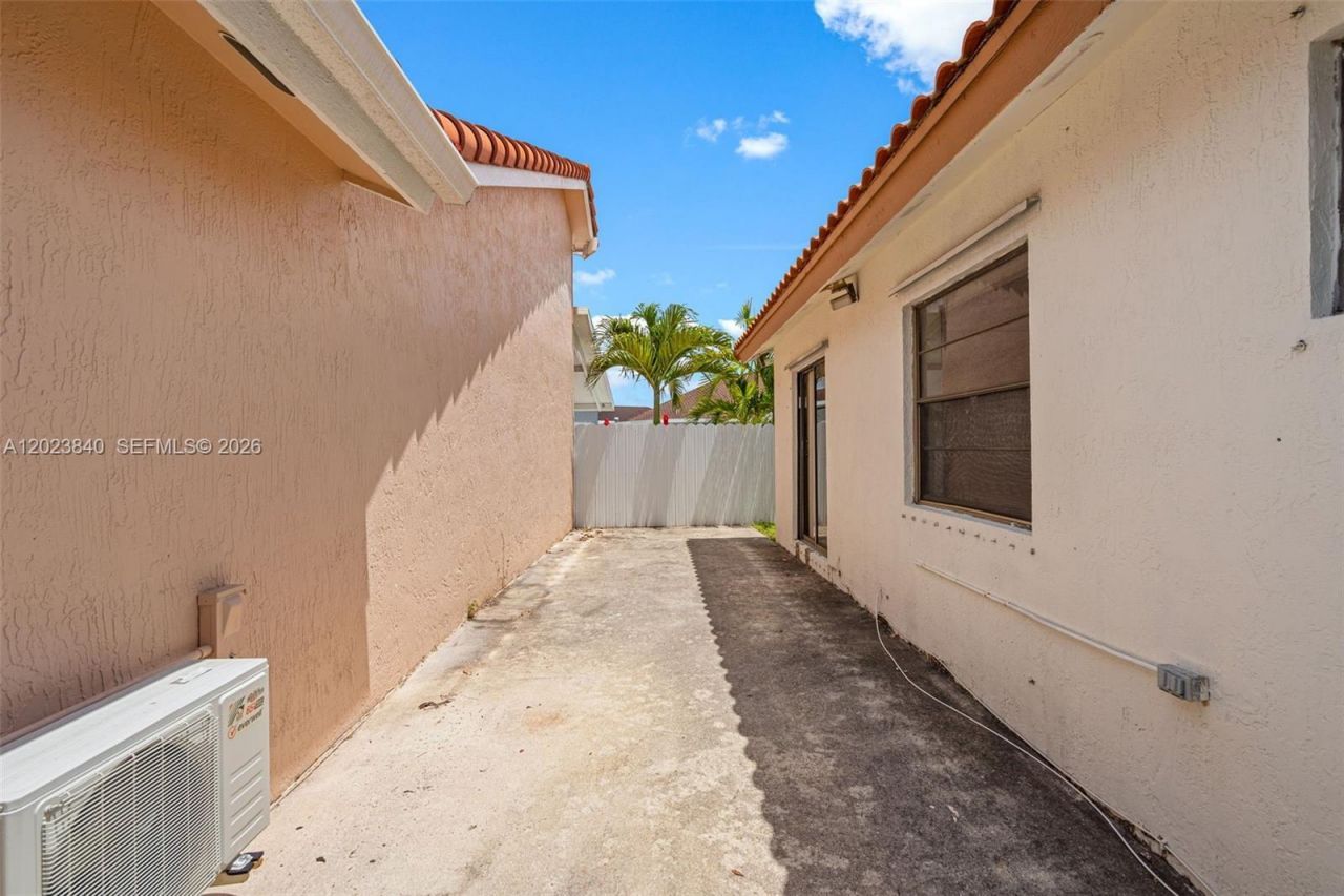 15332 SW 57th St, Miami, FL 33193 Photo