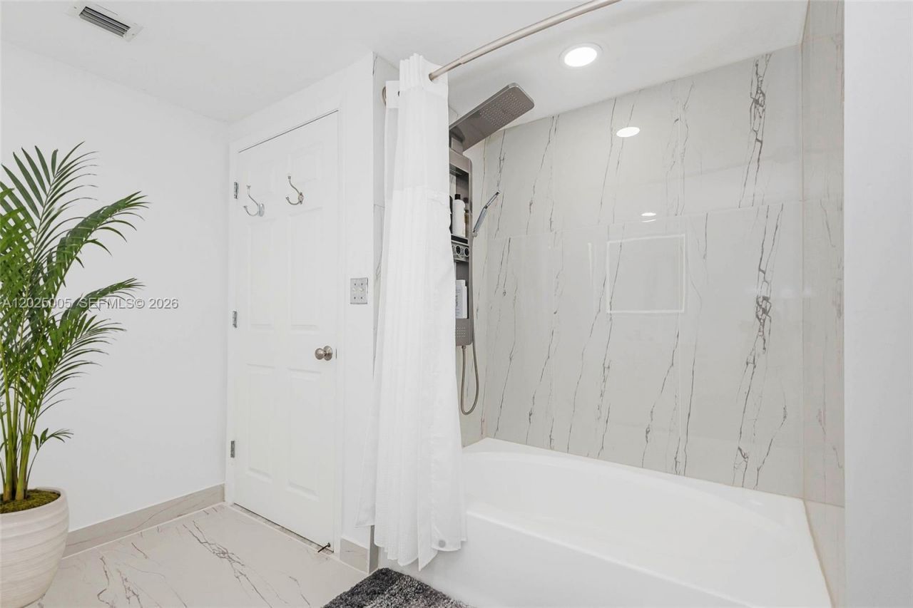 2000 N Bayshore Dr , Unit 619, Miami, FL 33137 Photo