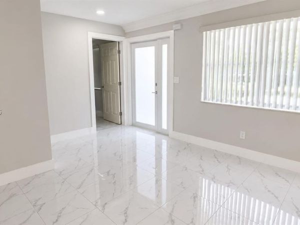5735 Hayes St , Hollywood, FL 33021
