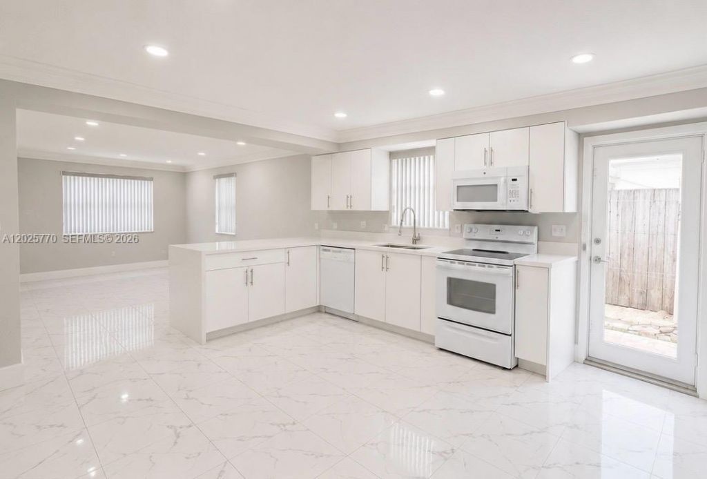 5735 Hayes St , Hollywood, FL 33021 Photo