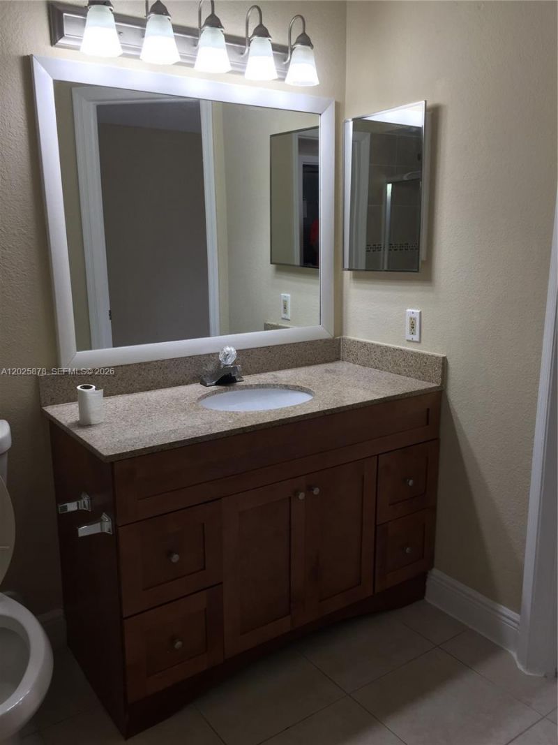 12870 Vista Isles Dr , Unit 517, Plantation, FL 33325 Photo